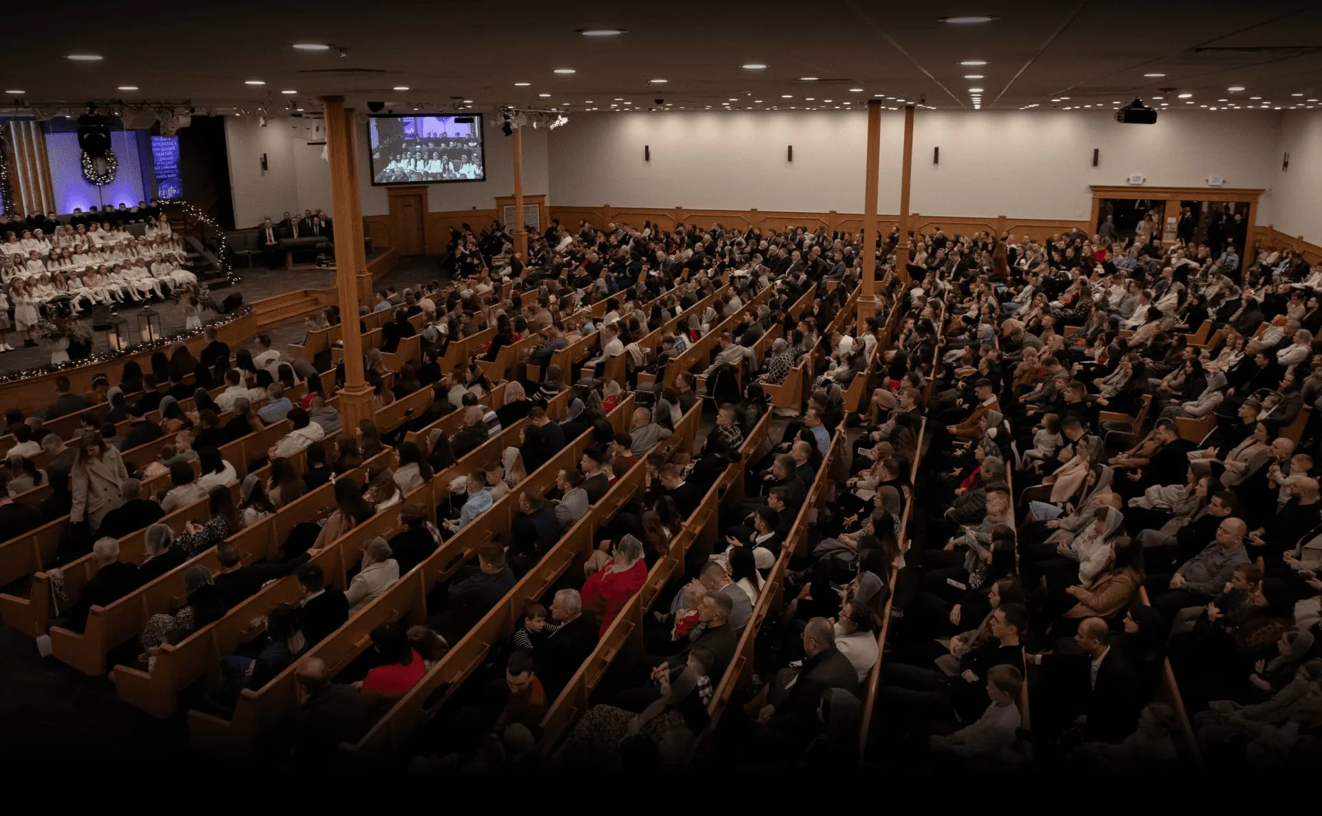 The Sulamita congregation gathered in the sanctuary